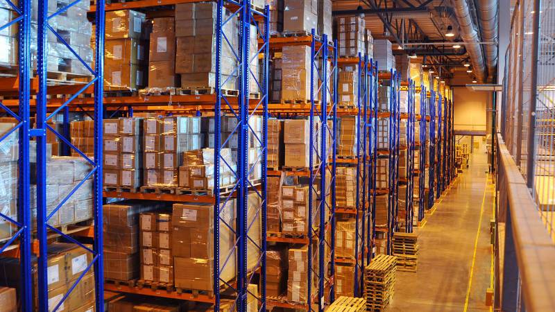 Couriers rented a warehouse of 6 000 sq. m