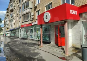 Помещение с арендатором салон итальянских тканей La Bottega dei Tessuti