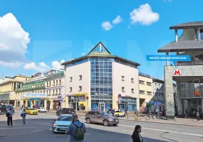 Аренда street retail помещения