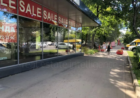 Аренда street retail помещения