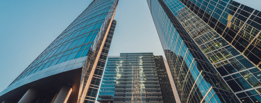 На рынке офисной субаренды заключена крупнейшая сделка в 2020 году: ИД «Коммерсантъ» арендовал у KPMG офис в бизнес-центре «Башня на Набережной»